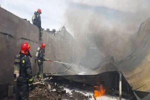 آتش‌سوزی انبار خیابان مولوی/ گزارشی از مصدومیت یا مرگ دریافت نشده است