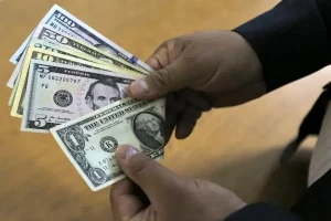 قیمت دلار امروز ۱۱ اردیبهشت ۱۴۰۴ / دلار در انتظار مذاکره رنج شد