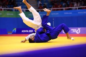 ممانعت از مسابقه دادن ورزشکاران ایران به خاطر نابینا نبودن؟