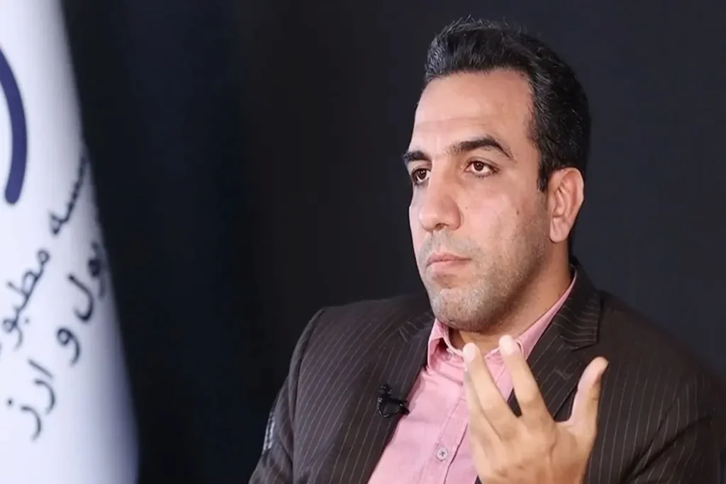 حجت الله فرزانی، کارشناس پولی ak1226