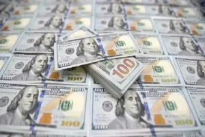 قیمت دلار امروز ۲۵ اردیبهشت ۱۴۰۴ / دلار در کانال ۸۲ هزار تومانی معامله شد