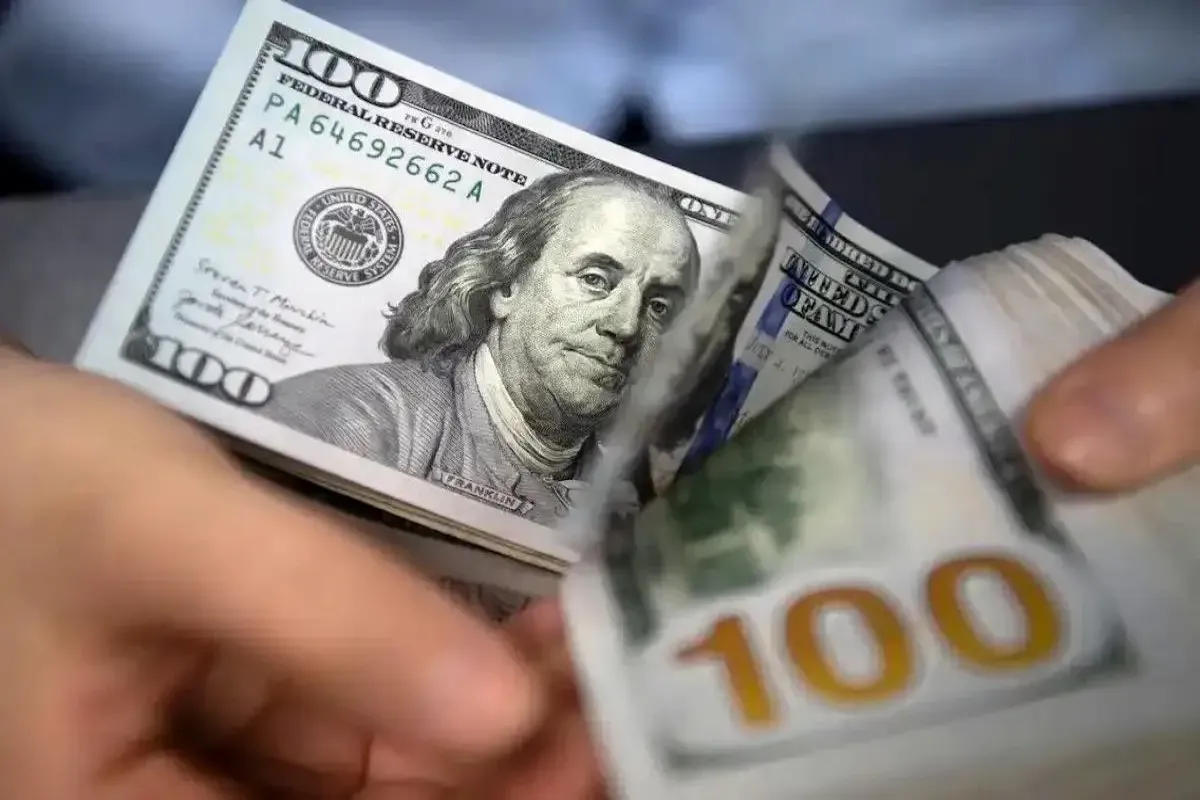 پیش بینی قیمت دلار ۲۷ اردیبهشت ۱۴۰۴ / دلار در انتظار تصمیمات کلان