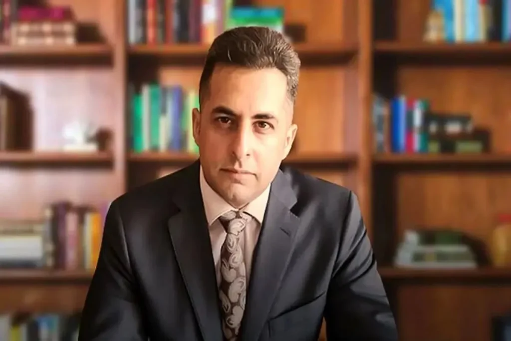 رضا نصر استاد دانشگاه و تحلیل گر سیاست بین الملل ak6001