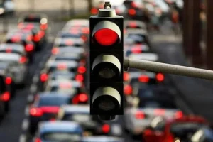 پیش‌بینی برق چراغ ها اختلال ترافیکی را کم می‌کند