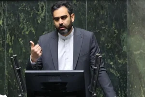 انتقاد تند از امیرحسین ثابتی در رسانه اصولگرا