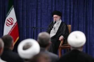 ملت با جهت‌گیری‌های گوناگون سیاسی و وزن متفاوت مذهبی پای ایران عزیز ایستاد