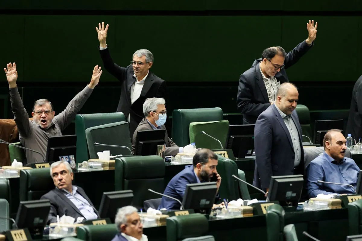 با طرح سه فوریتی مجلس برای خروج از NPT چه اتفاقی رخ خواهد داد؟ / هرگونه مذاکره با امریکا و سه کشور اروپایی قطع خواهد شد / همکاری نظارتی هم با آژانس قطع خواهد شد