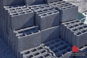 آیا قیمت بلوک سیمانی می‌تواند هزینه نهایی یک پروژه انبوه‌سازی را به شکل چشمگیری تغییر دهد؟