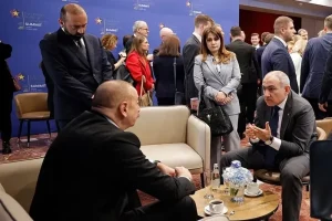 رهبران ارمنستان و جمهوری آذربایجان برای توافق صلح به کاخ سفید می‌روند