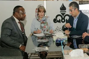 سفیر ساحل عاج: خواهان بهره‌گیری از توان فنی شرکت‌های ایرانی در پتروشیمی هستیم