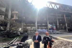 پیشنهاد وزیر گردشگری درباره موزه شدن ساختمان شیشه‌ای