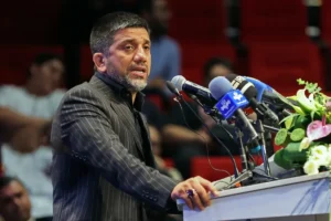 دبیر: دوگانه من فقط با وطن فروش‌ها و خائنین است