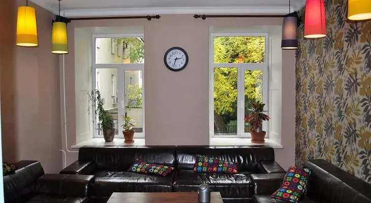 Godzillas Hostel vs Four Seasons Hotel Moscow | Tripexpert