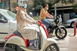صدور گواهینامه موتورسیکلت برای این زن با شکایت از پلیس!