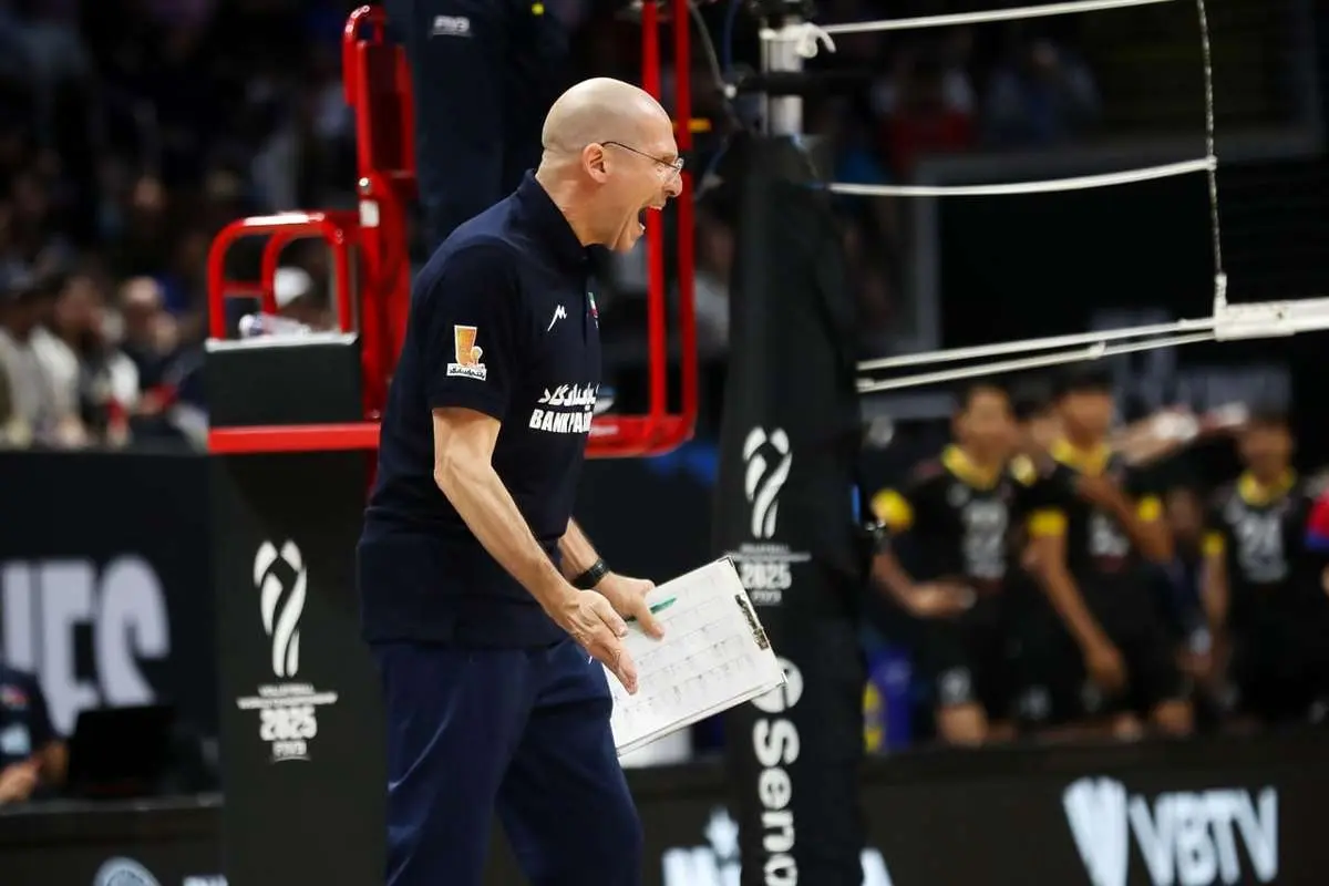 انتقاد تند پیاتزا از بازیکنان تیم ملی والیبال: پوشک بپوشید!