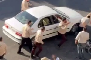 واکنش یک جامعه‌شناس در مورد ضرب‌وشتم یک دستفروش توسط مامور شهرداری