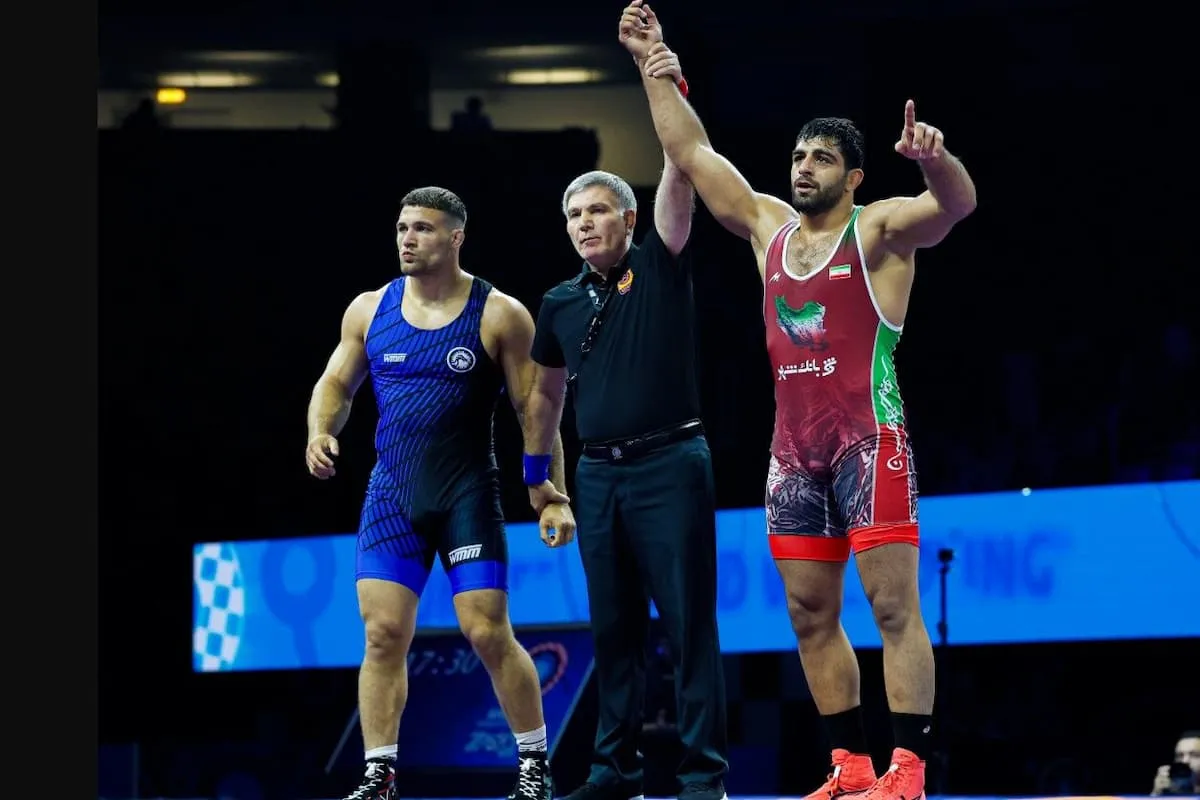 مقایسه دو دنیای ورزش ایران؛ اشک قهرمانان کشتی و طلبکاری فوتبالیست‌ها