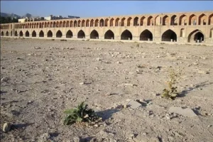 بحران زاینده‌رود نتیجه دهه‌ها توسعه ناپایدار است