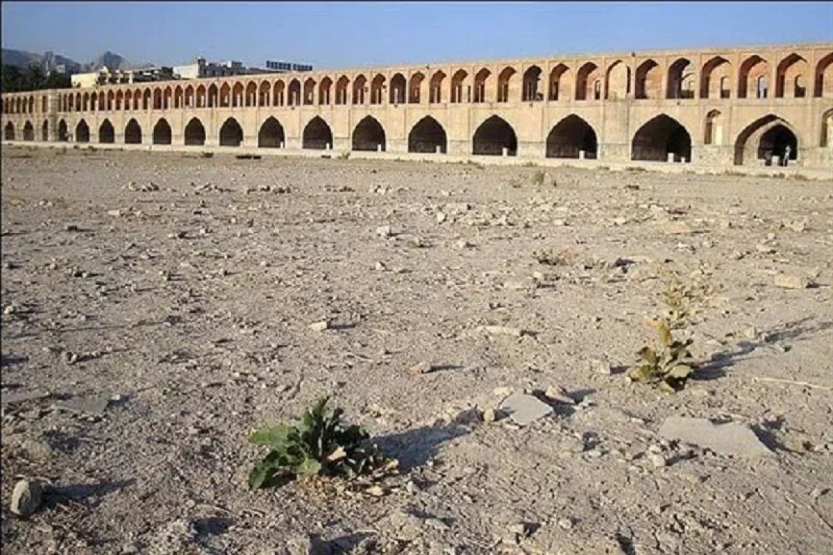 بحران زاینده‌رود نتیجه دهه‌ها توسعه ناپایدار است