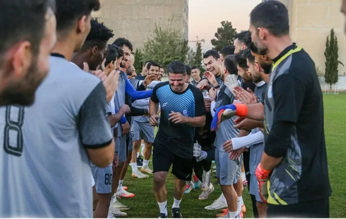 وریا غفوری در تمرین استقلال معارفه شد