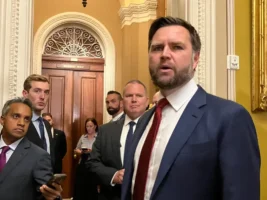 ونس: ترامپ در صورت لزوم از قدرت نظامی آمریکا استفاده می‌کند