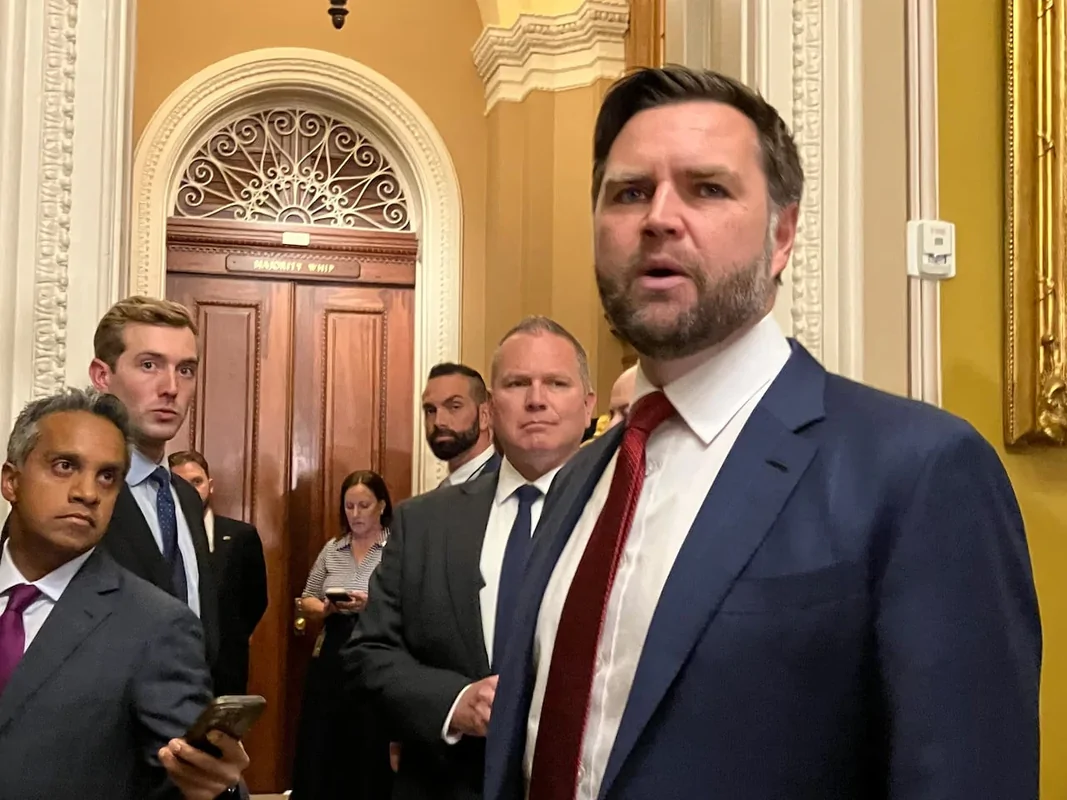 ونس: ترامپ در صورت لزوم از قدرت نظامی آمریکا استفاده می‌کند