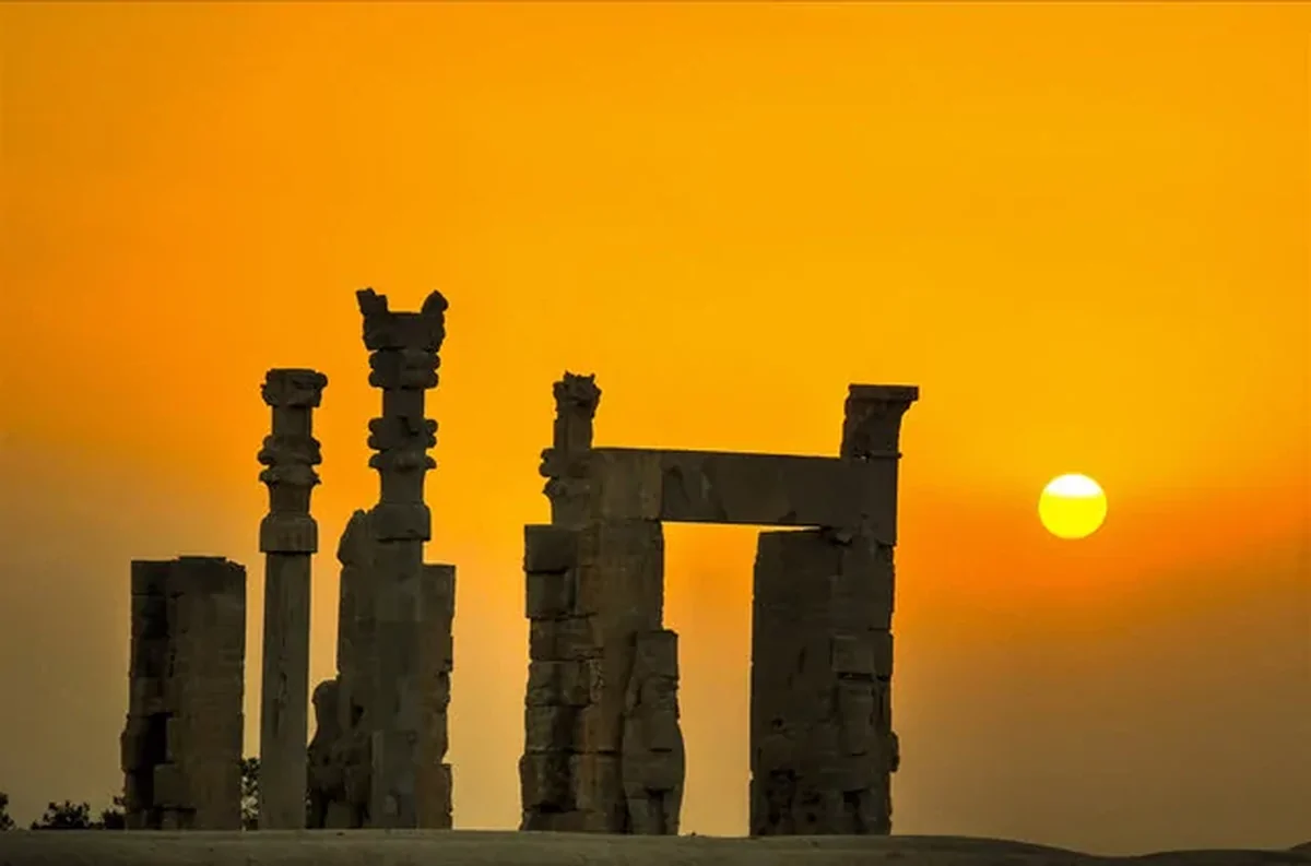 خط قرمز ما حفاظت از تخت‌ جمشید است