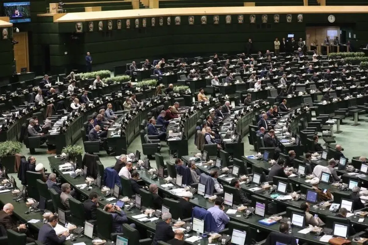 حقوق نمایندگان مجلس حدود 40 میلیون تومان است؟/ نماینده خدابنده: حق ماموریت و اضافه کار نداریم، پول بنزین را هم خودمان باید بدهیم!