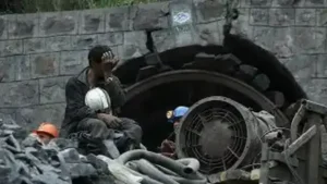 جان باختن یک کارگر به‌دلیل ریزش آوار در معدن طبس / علت حادثه در دست بررسی است