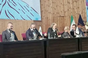 بشیریه: صلح با مردم و اصلاح قوانین تنها راه عبور از بحران است
