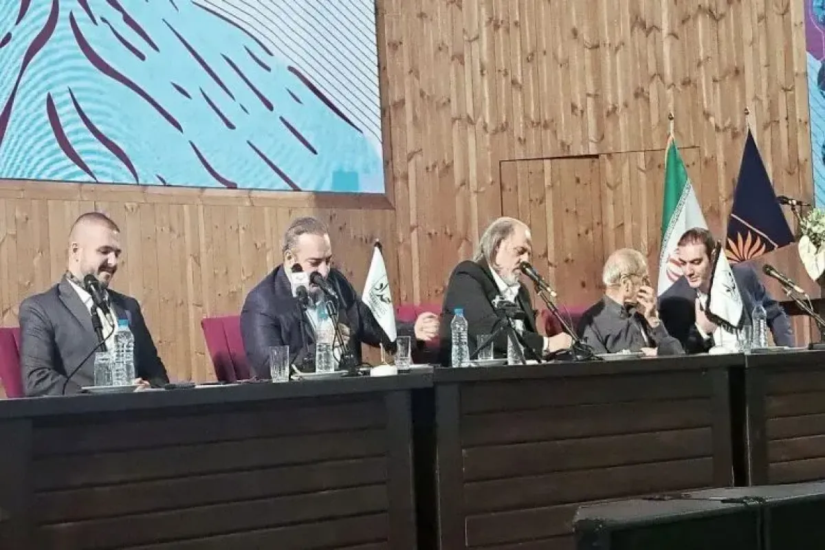 بشیریه: صلح با مردم و اصلاح قوانین تنها راه عبور از بحران است