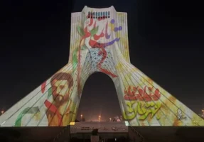 نقش بستن «قهرمان» بر برج آزادی