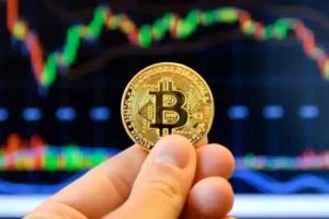 بلومبرگ: بیت‌کوین در مسیر ثبت بدترین ماه خود از زمان سقوط سنگین رمز‌ارزها در سال ۲۰۲۲