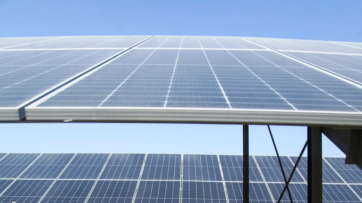 افتتاح نخستین مدرسه مجهز به نیروگاه خورشیدی در تهران