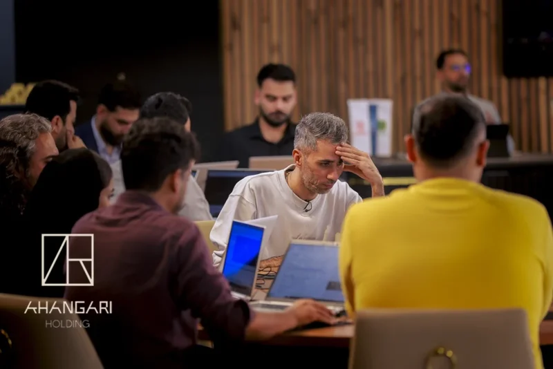 استاد محمد آهنگری اصل، میزبان مسابقه