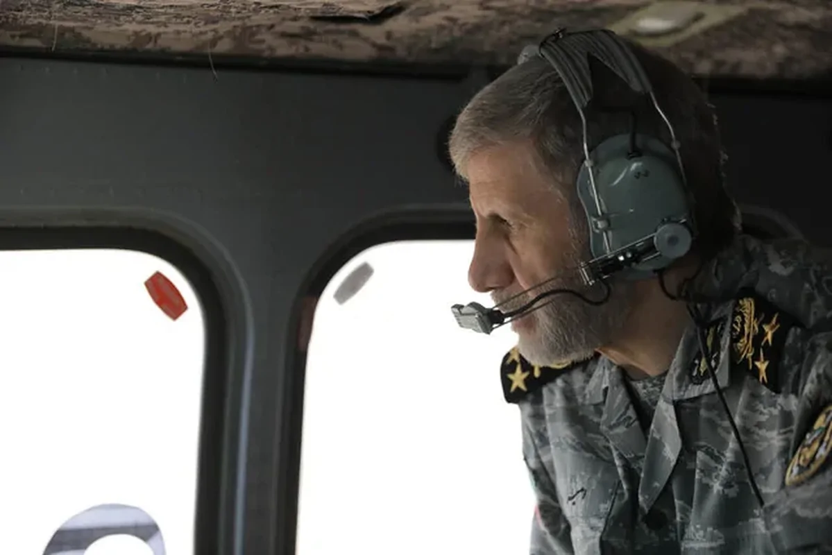 فرمانده کل ارتش از روند احداث دیوار مرزی در شمال شرق کشور دیدن کرد