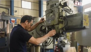 کمبود نیروی متخصص؛ ۴۳ درصد از کارکنان صنعتی غیرماهر هستند