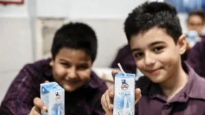 مشکل مدرسه رفتن شیر حل شد؛ آغاز فرایند توزیع شیر از فردا