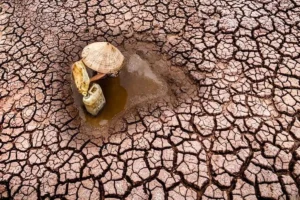 بحران آب چگونه مردم را فقیرتر می‌کند؟