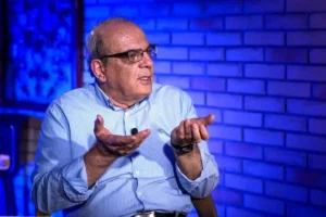 عباس عبدی: تا اقتصاد و تحریم حل نشود، مشکل کاهش فرزندآوری حل نمی‌شود