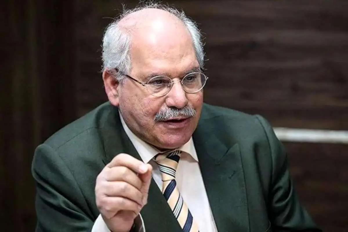 مسئولان درباره قیمت بنزین درگیر سفسطه شده اند