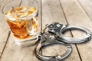 ۷ بازیگر سرشناس‌ با ۳۸ لیتر مشروب بازداشت شدند