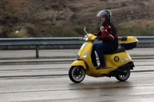 خسارت ۱۳ میلیاردی به‌خاطر گواهینامه ندادن به زنان موتورسوار