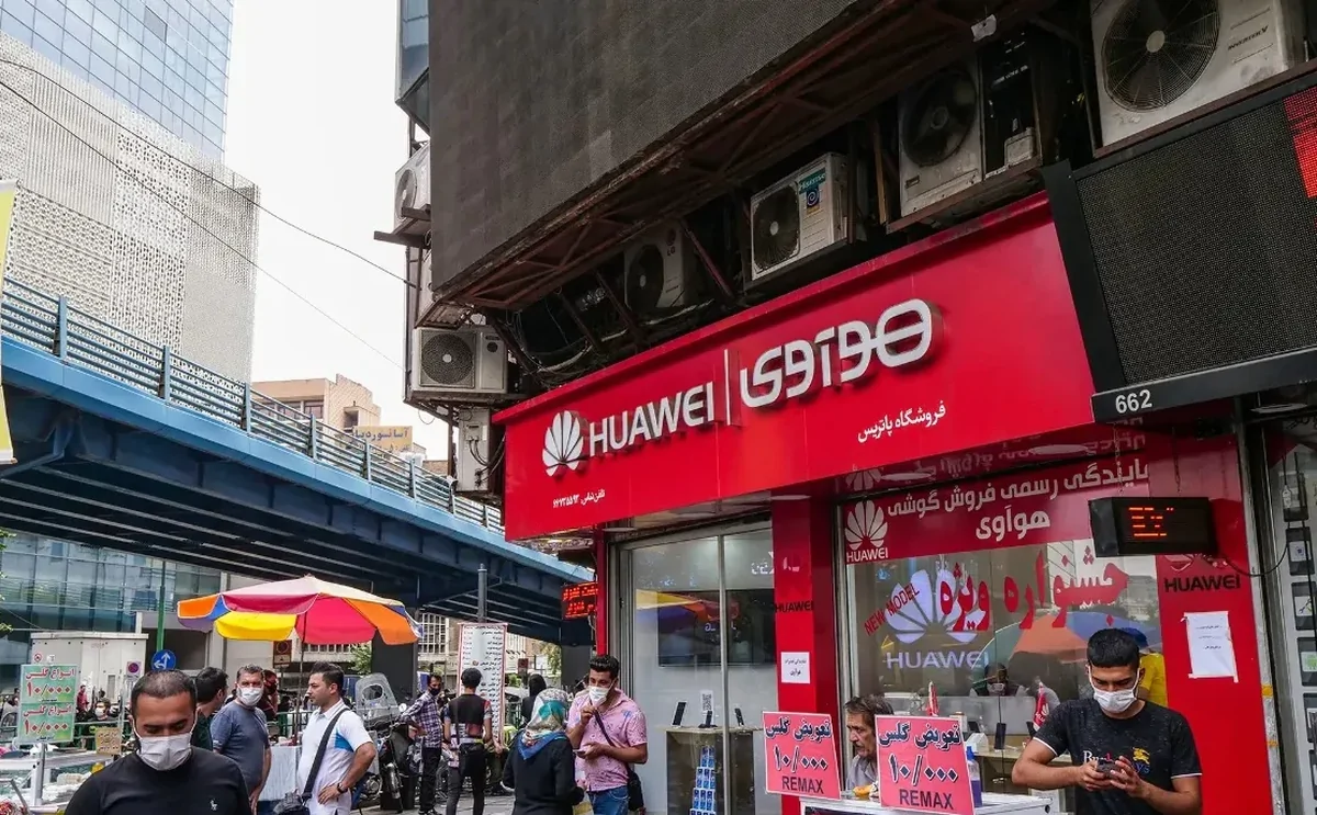 فروشندگان موبایل به افزایش نرخ دلار و هزینه رجیستری اعتراض کردند