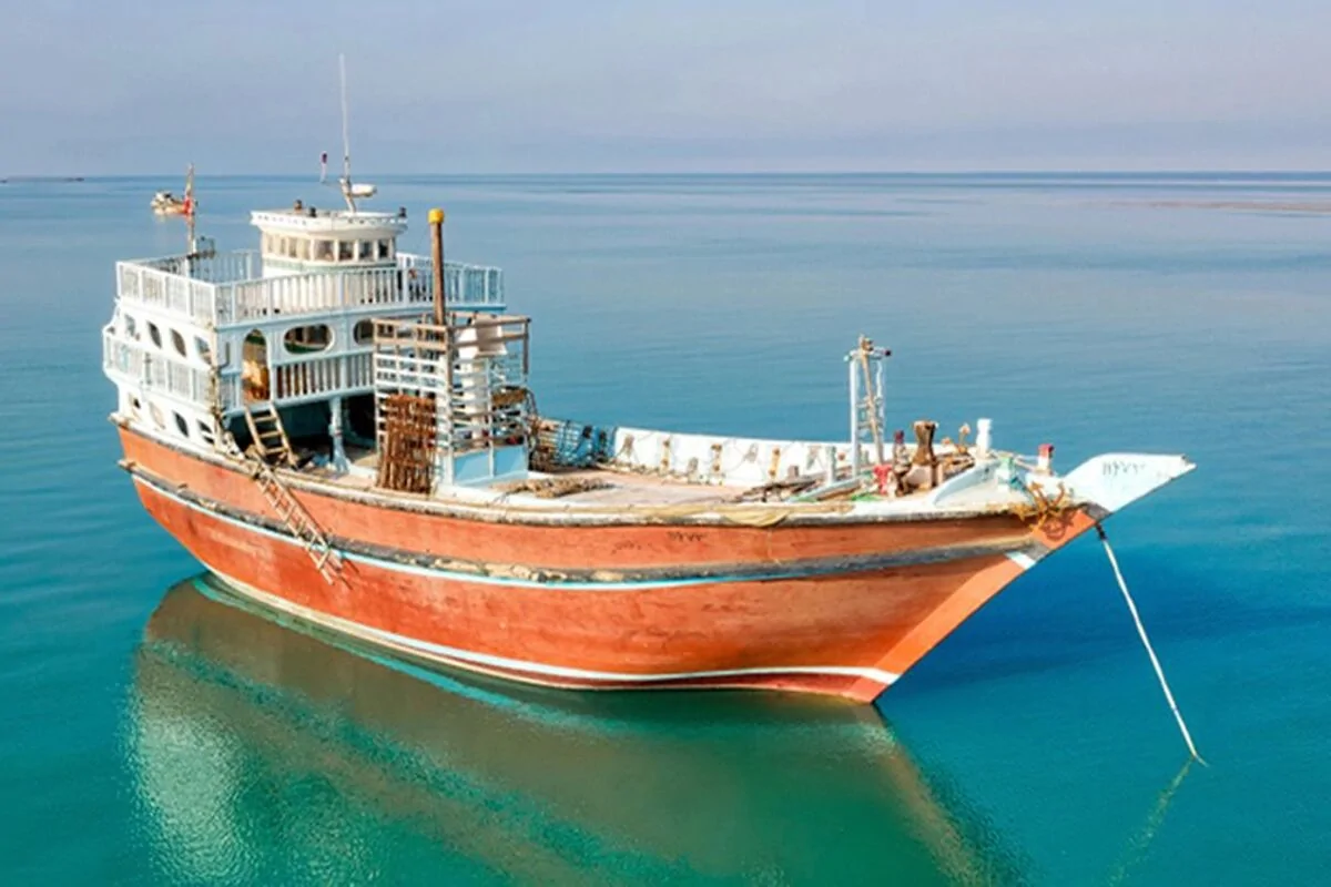 سه لنج صیادی غیرمجاز در آب‌های جاسک توقیف شد