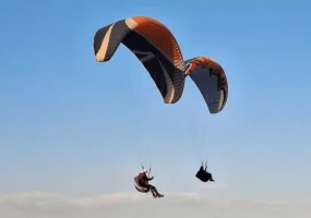 رضا امیرخانی، داری گواهینامه معتبر پروازی نبود