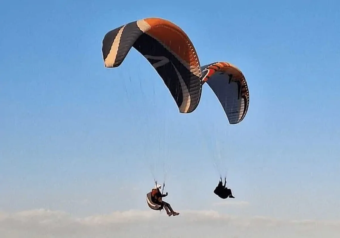 رضا امیرخانی، داری گواهینامه معتبر پروازی نبود