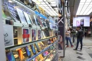 دست و پنجه نرم کردن فعالان صنعت موبایل با قوانین پیچیده