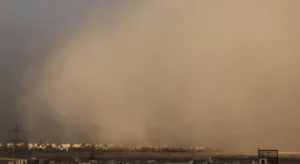 آسمان یزد در هجوم گردوخاک