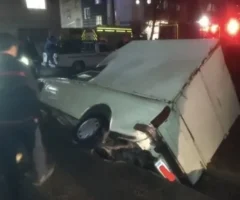 فرونشست زمین در شهرک ولیعصر سه خودرو را گرفتار کرد / عملیات موفق آتش‌نشانی بدون مصدوم